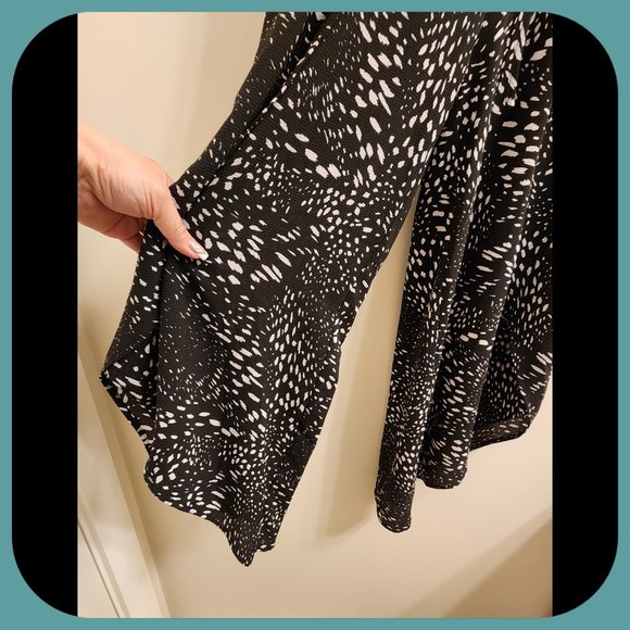 CLEO PETITES || Breezy Pull-on Palazzo Crops (SIZE XS) - Picture 2 of 5